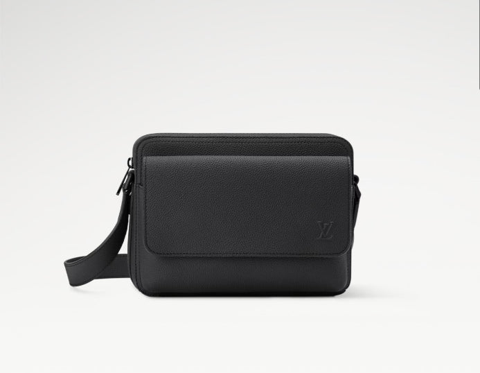 Louis Vuitton Boarding Messenger LV Aerogram Black