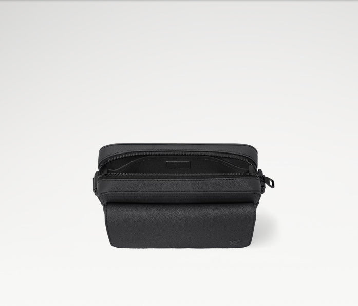 Louis Vuitton Boarding Messenger LV Aerogram Black