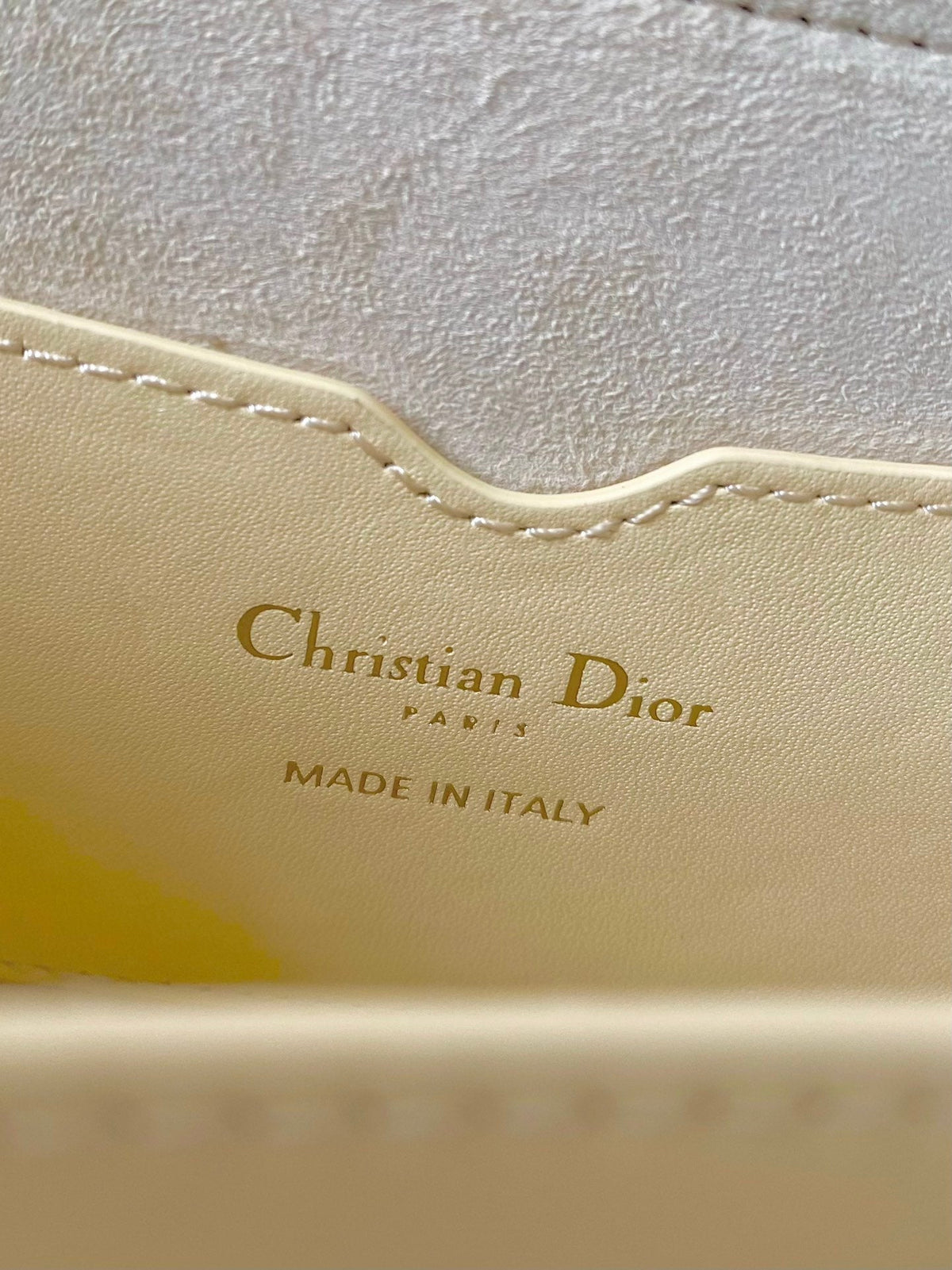medium cd east west bobby 22cm cream calfskin ghw