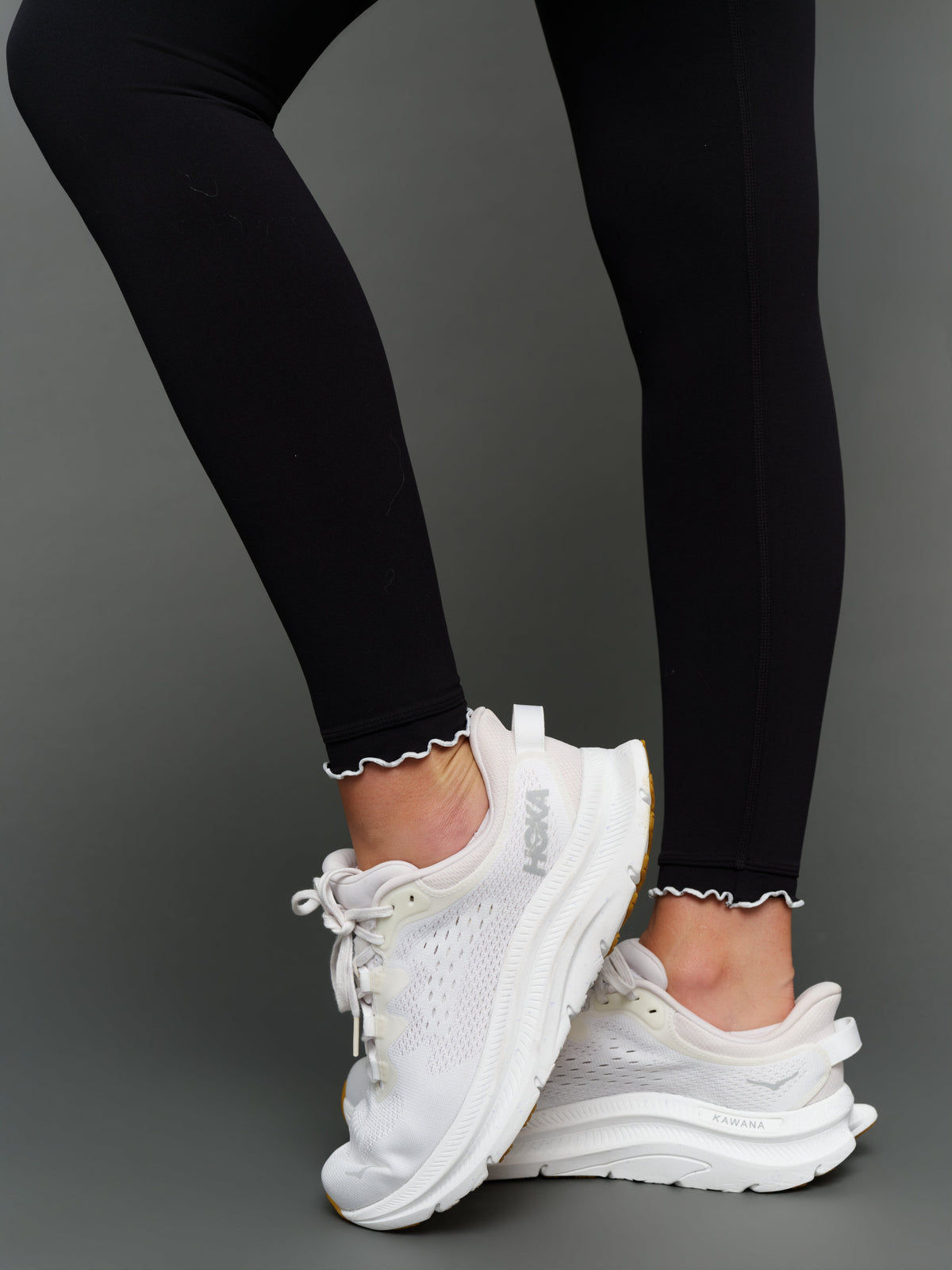 Contrast Scallop Edge Legging in Melt - Black/White