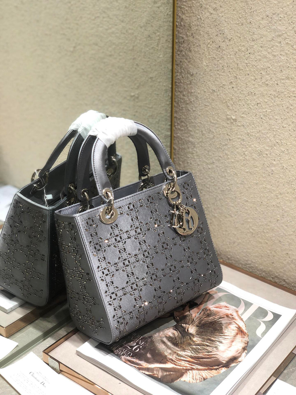 LADY 24 HANDBAG EMBOSSED DIAMOND IN GREY CALFSKIN