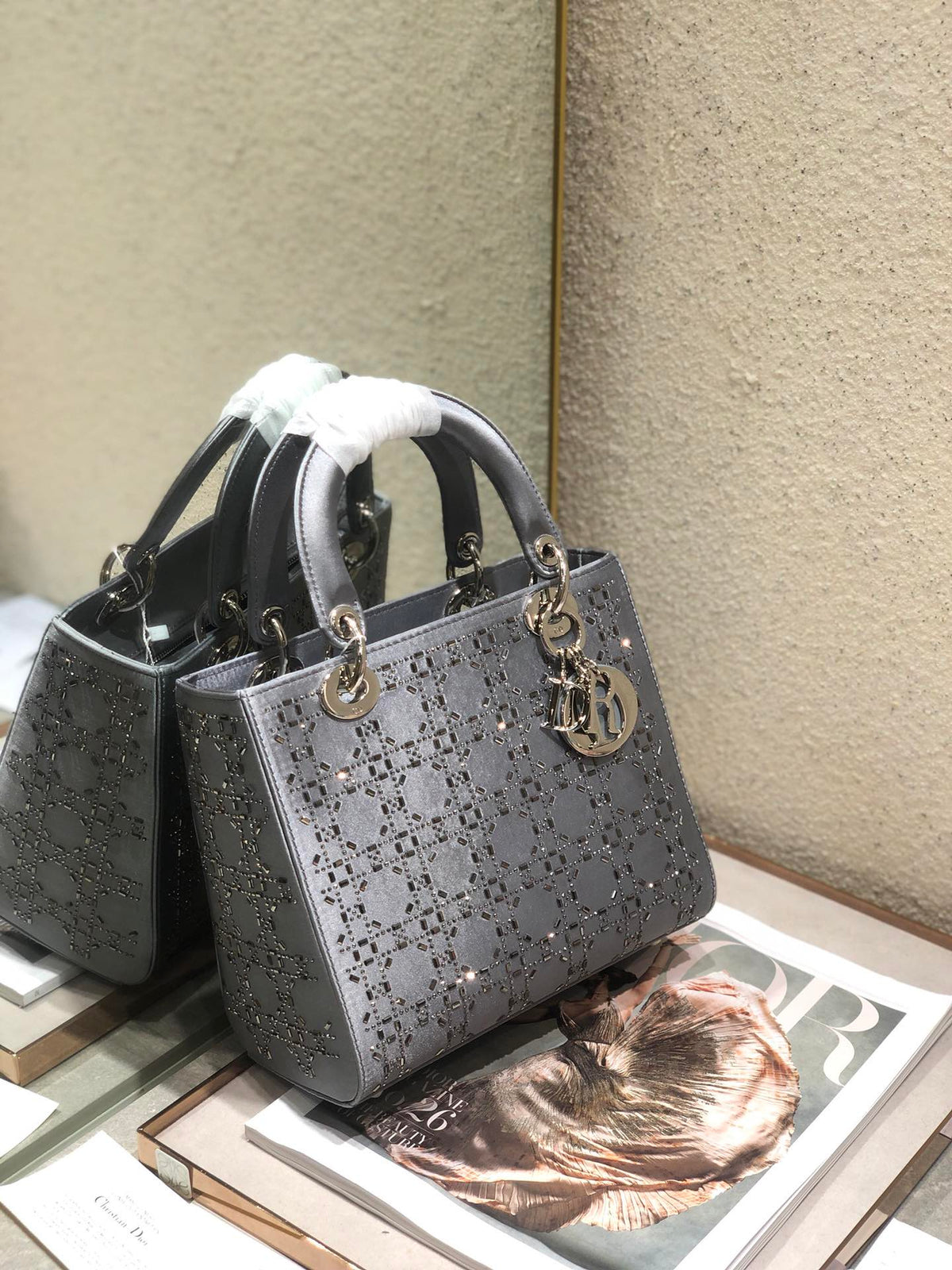 LADY 24 HANDBAG EMBOSSED DIAMOND IN GREY CALFSKIN