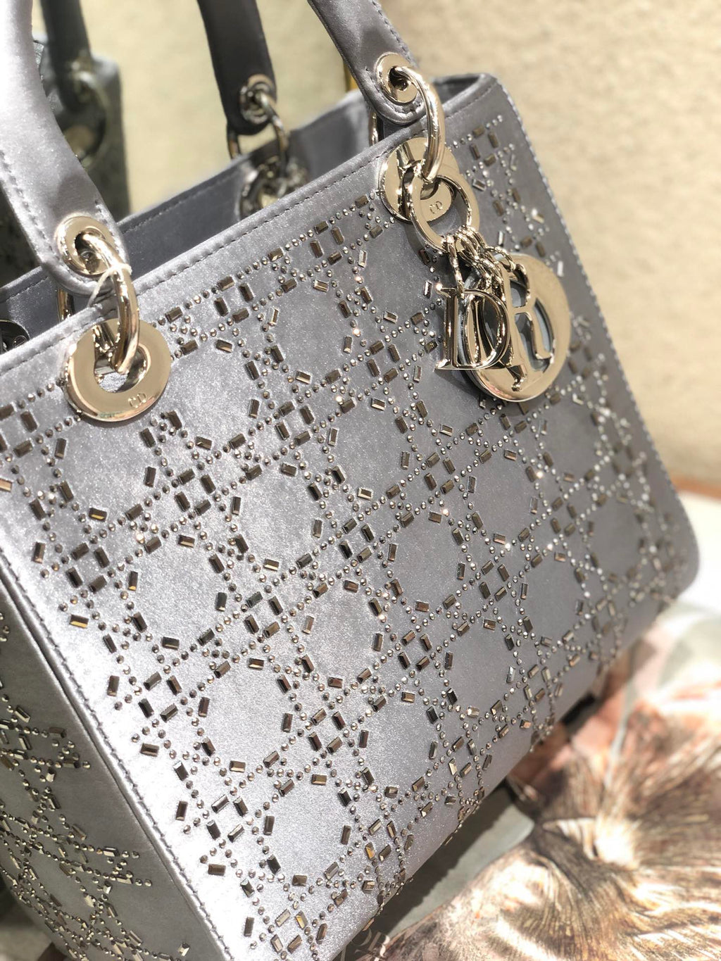 LADY 24 HANDBAG EMBOSSED DIAMOND IN GREY CALFSKIN