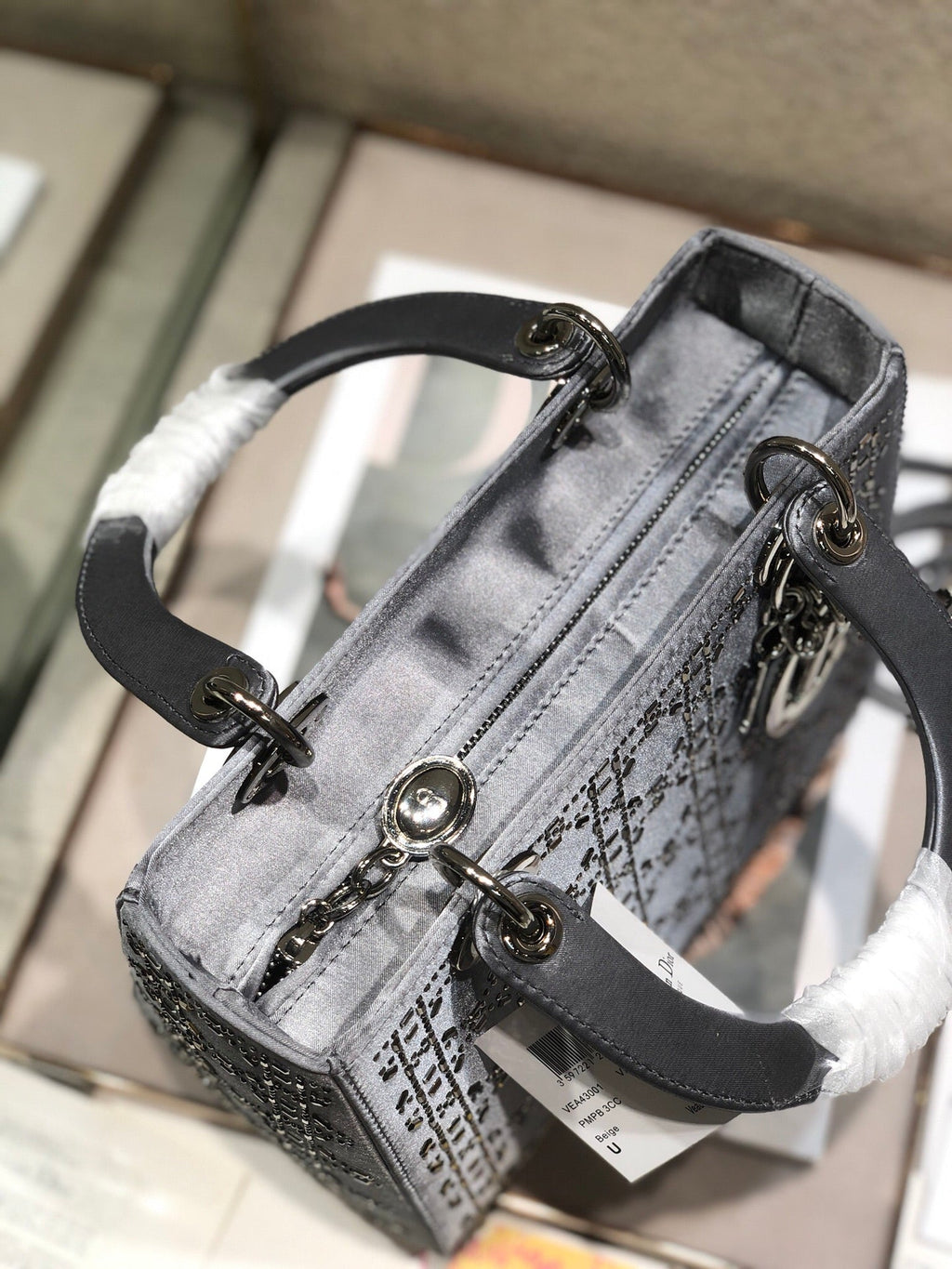 LADY 24 HANDBAG EMBOSSED DIAMOND IN GREY CALFSKIN
