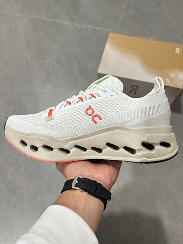 On Cloudsurfer Max Ivory / Salmon