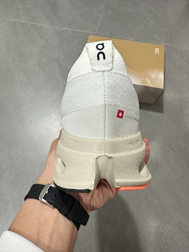 On Cloudsurfer Max Ivory / Salmon
