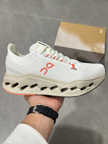 On Cloudsurfer Max Ivory / Salmon