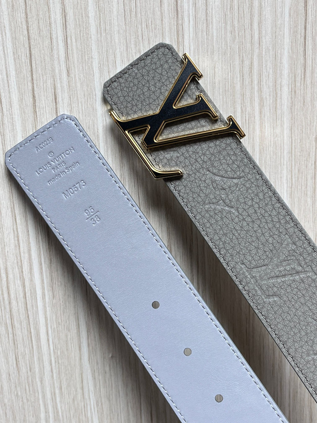 Louis Vuitton LV Initiales 40MM Reversible Belt Taurillon Monogram Light Blue