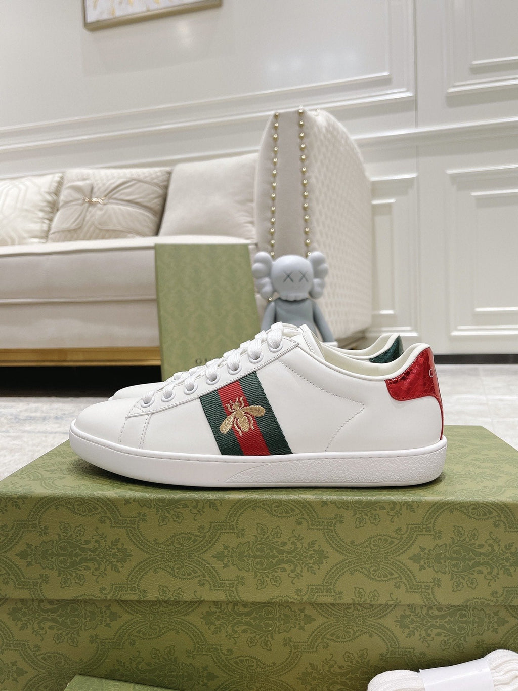gg ace sneaker white calfskin with bee