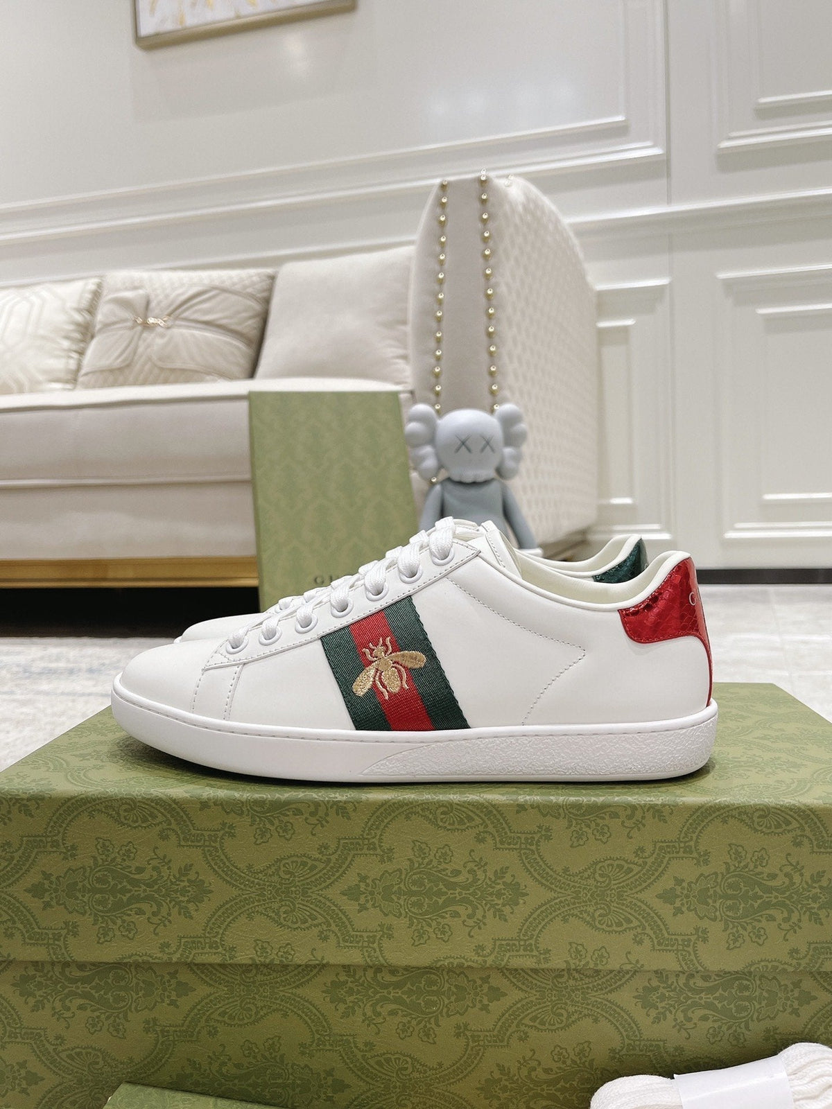gg ace sneaker white calfskin with bee