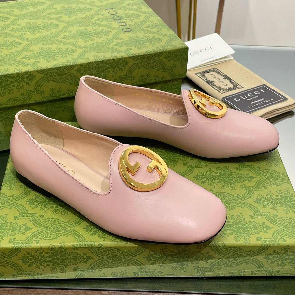 BLONDIE LOGO-PLAQUE LOAFERS IN LIGHT PINK CALFSKIN