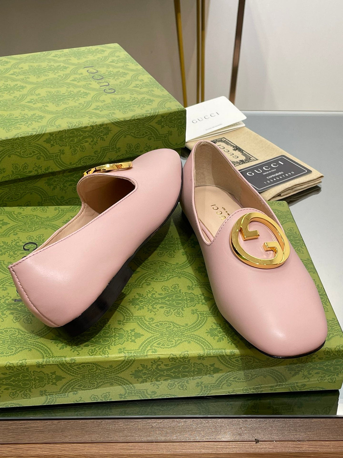BLONDIE LOGO-PLAQUE LOAFERS IN LIGHT PINK CALFSKIN