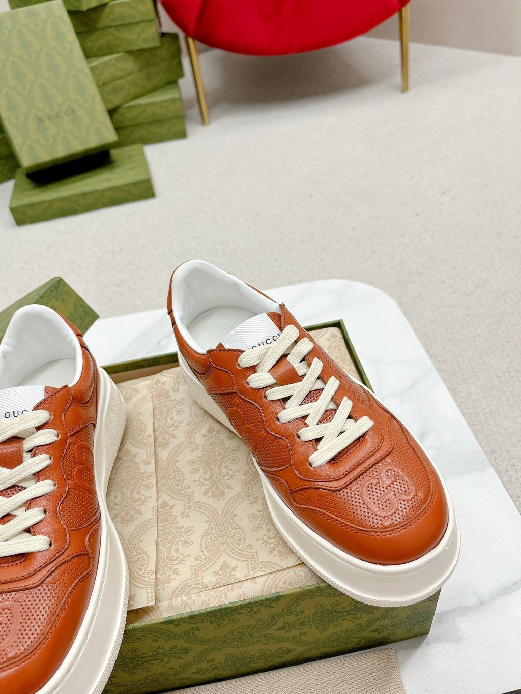 GG EMBOSSED TRAINER CARAMEL CALFSKIN
