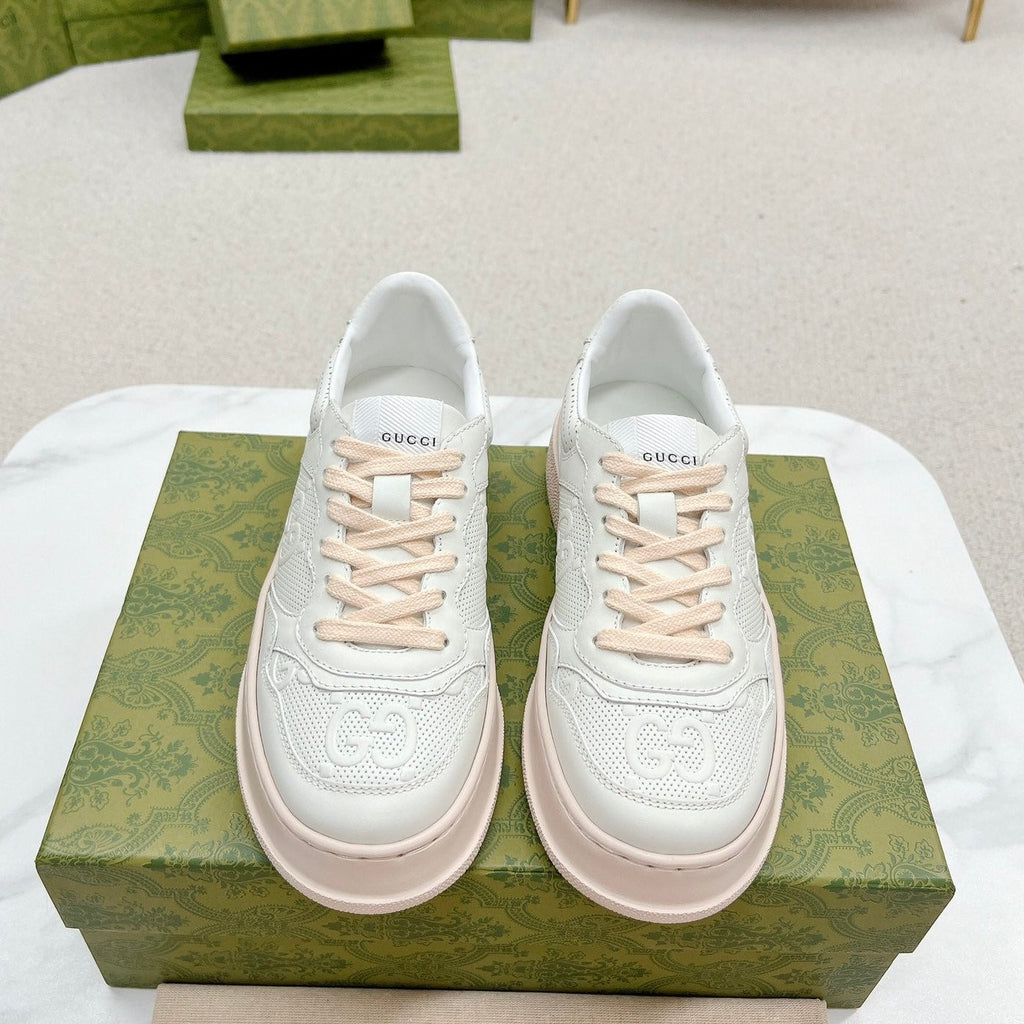 GG EMBOSSED TRAINER WHITE AND PASTEL PINK CALFSKIN