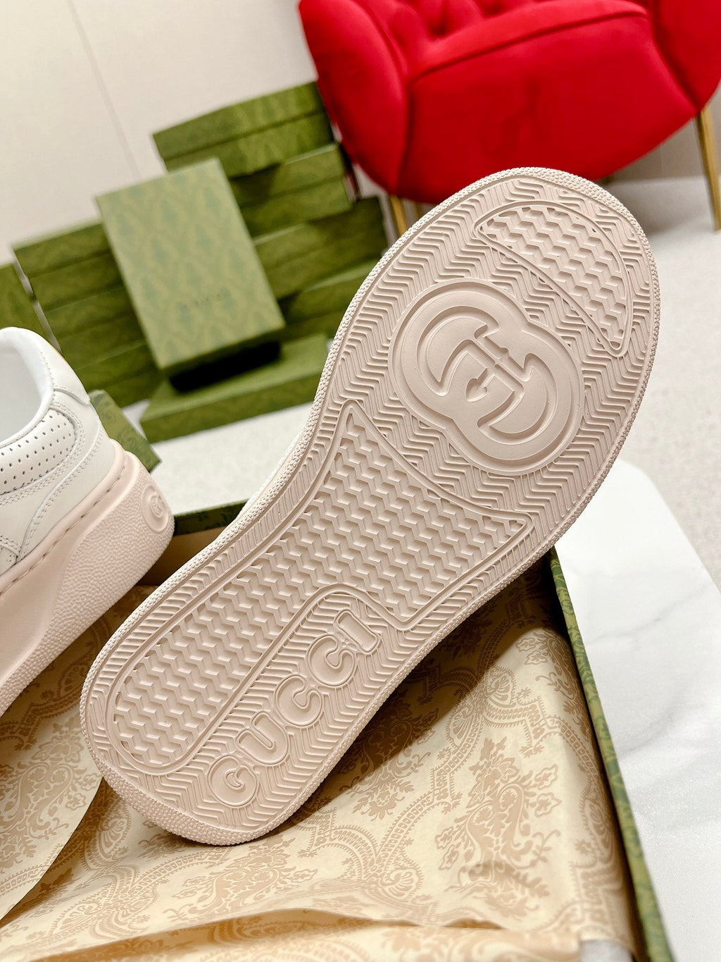 GG EMBOSSED TRAINER WHITE AND PASTEL PINK CALFSKIN
