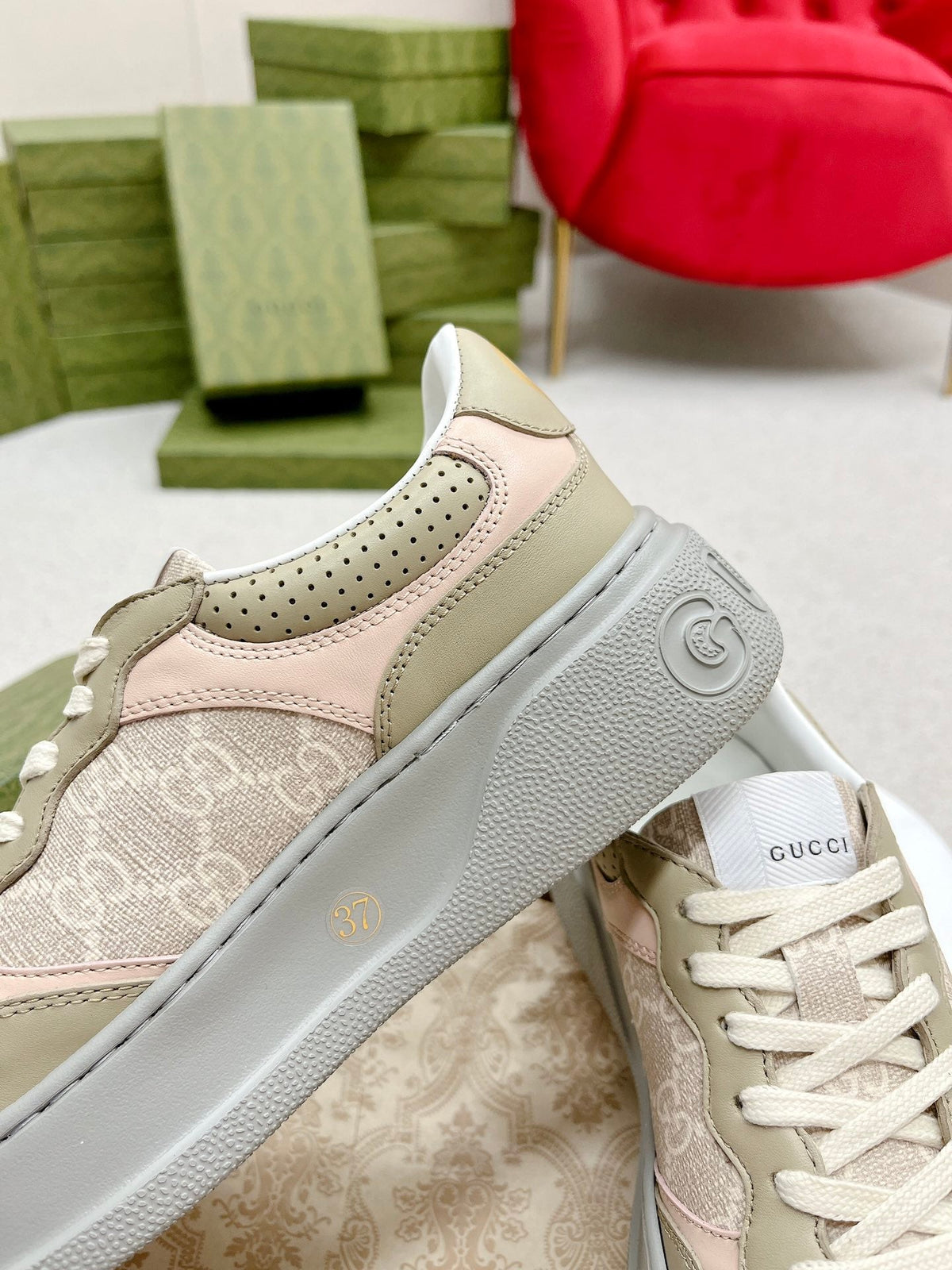 GG TRAINER LIGHT GRAY AND TORTILLA CALFSKIN