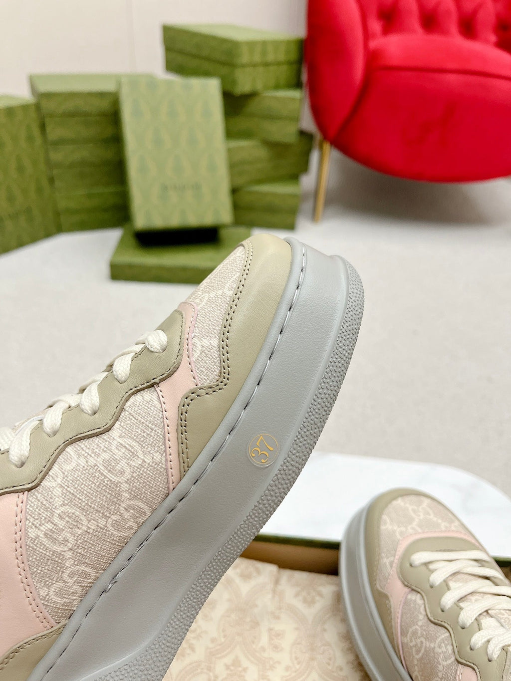 GG TRAINER LIGHT GRAY AND TORTILLA CALFSKIN