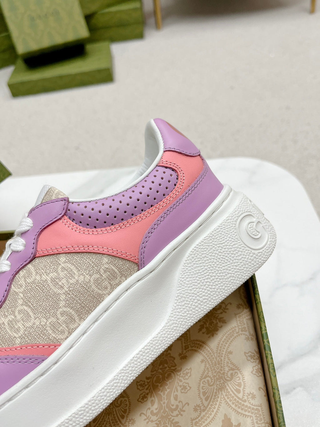 GG TRAINER LIGHT GRAY AND PURPLE CALFSKIN