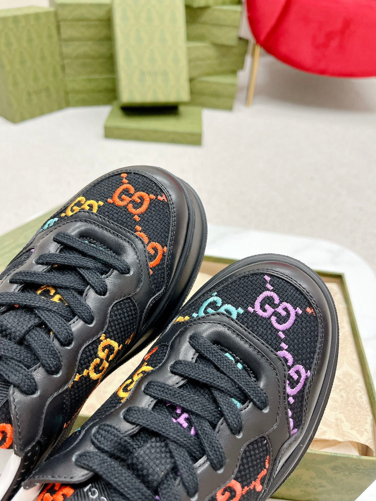 GG TRAINER BLACK CALFSKIN WITH PATTERN