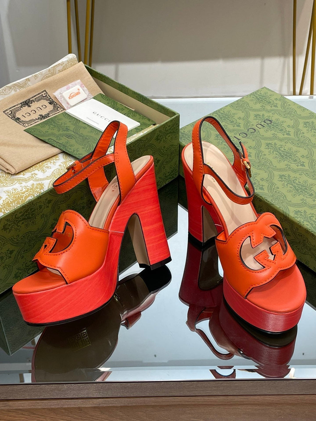 GG 120 INTERLOCKING G SANDAL ORANGE CALFSKIN