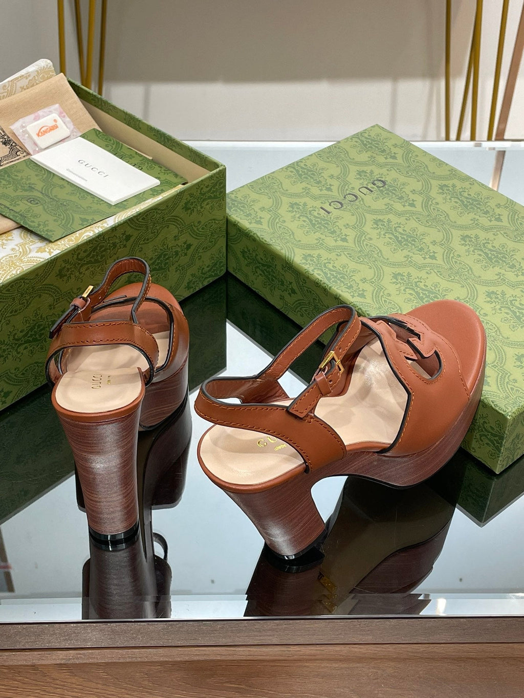 GG 120 INTERLOCKING G SANDAL CARAMEL CALFSKIN