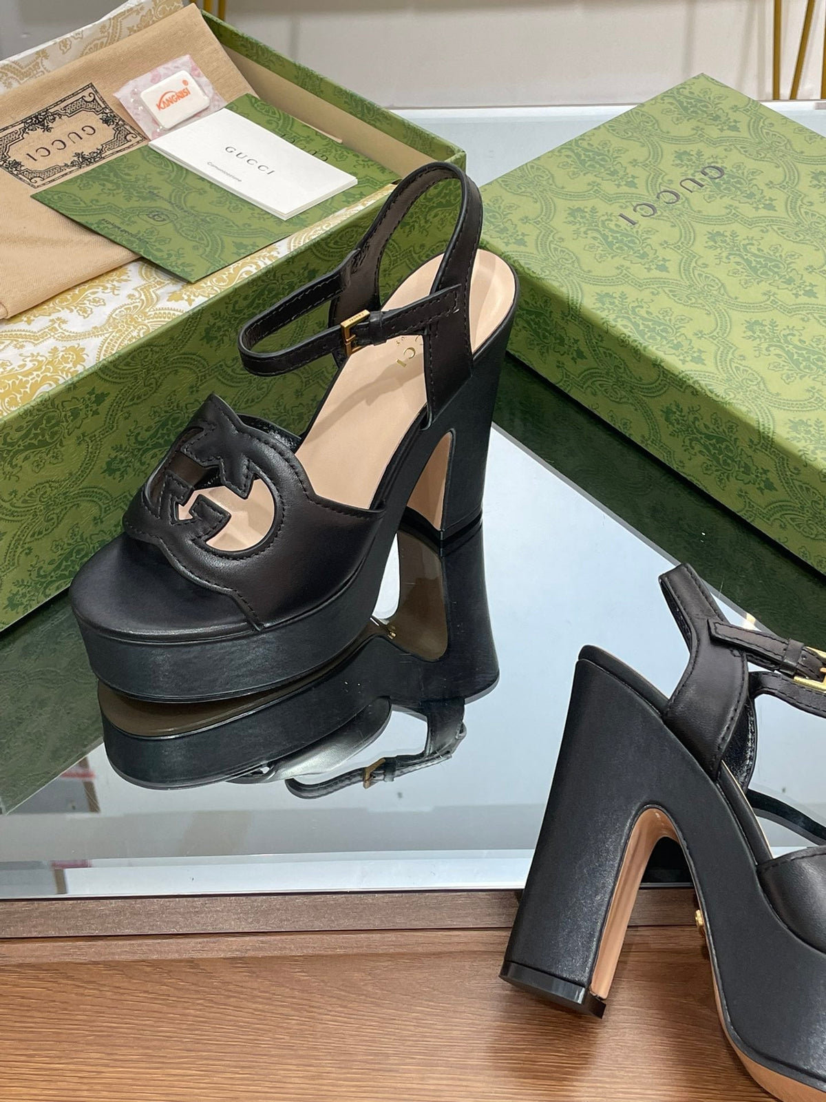 GG 120 INTERLOCKING G SANDAL BLACK CALFSKIN