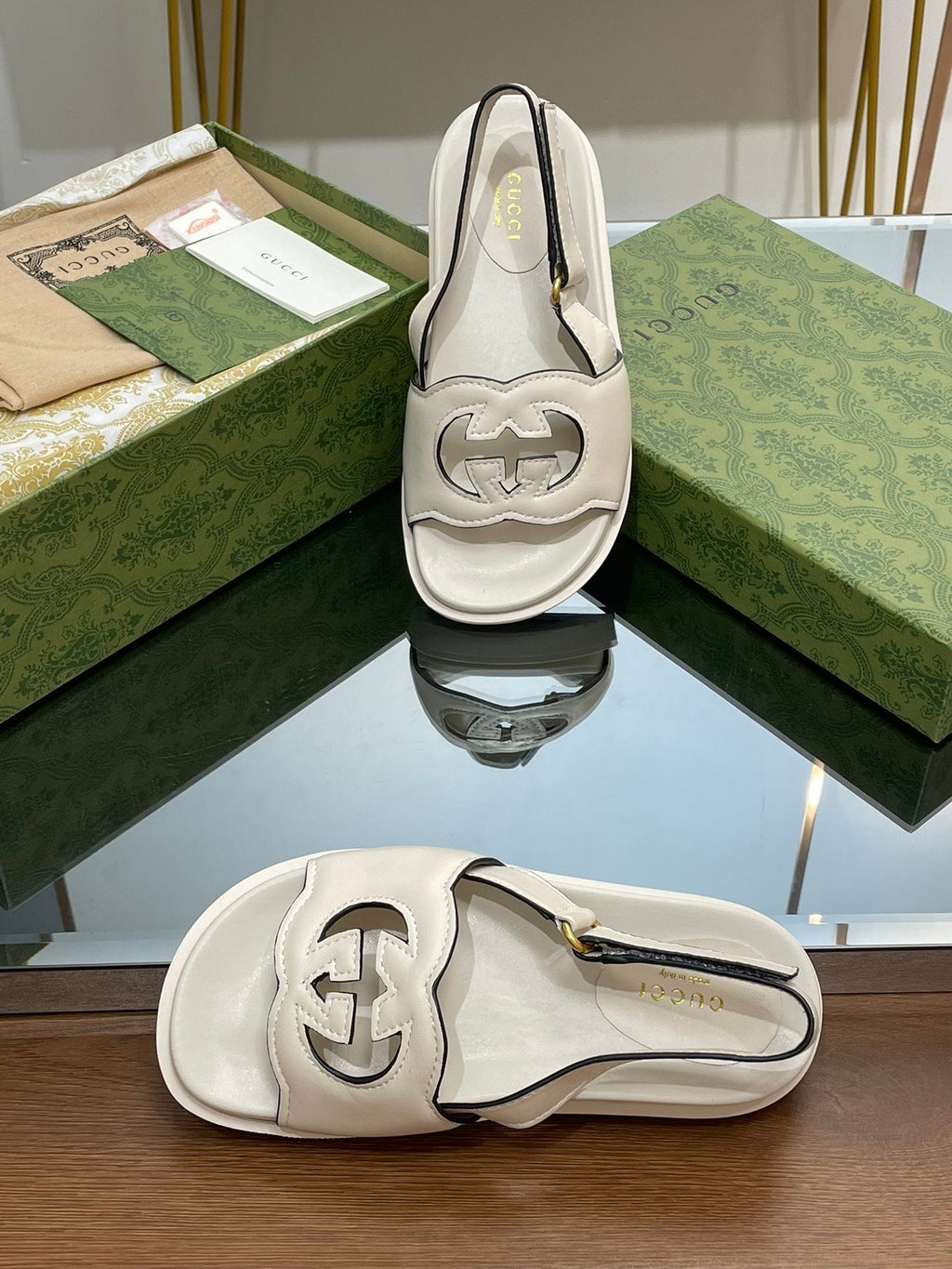 GG INTERLOCKING G CUT OUT SANDAL WHITE LAMBSKIN