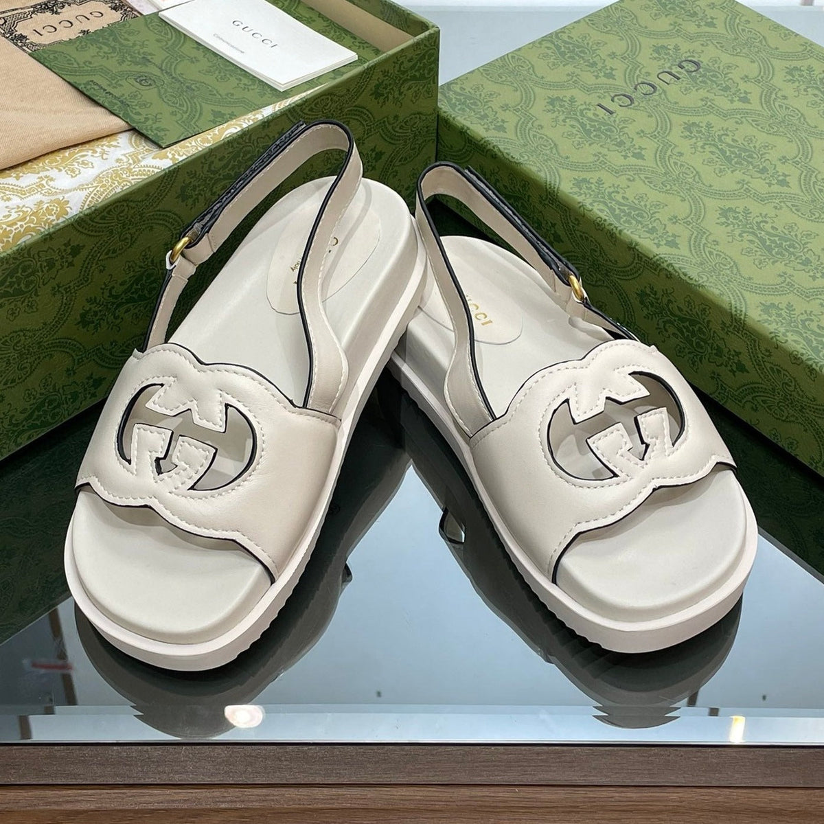 GG INTERLOCKING G CUT OUT SANDAL WHITE LAMBSKIN