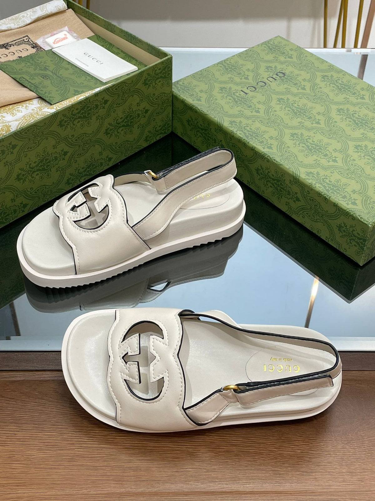 GG INTERLOCKING G CUT OUT SANDAL WHITE LAMBSKIN