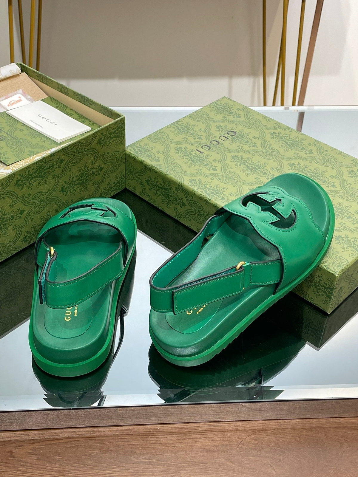 GG INTERLOCKING G CUT OUT SANDAL JADE GREEN LAMBSKIN
