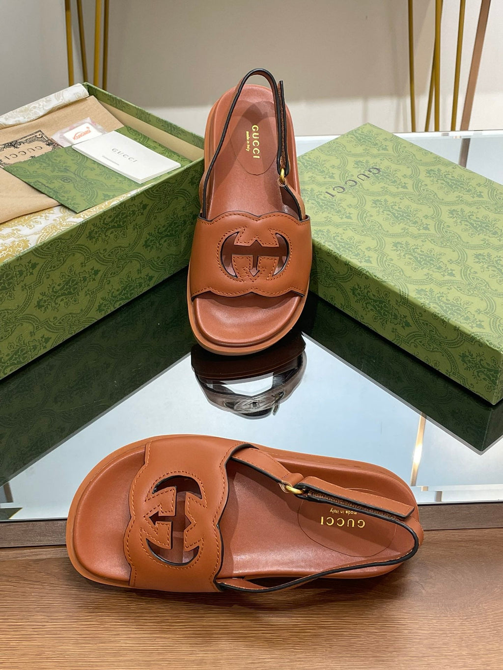 GG INTERLOCKING G CUT OUT SANDAL CARAMEL LAMBSKIN