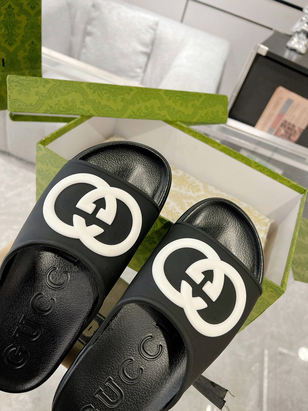GC 25 Interlocking G 50mm Slide Sandal White Black Cowhide 292399