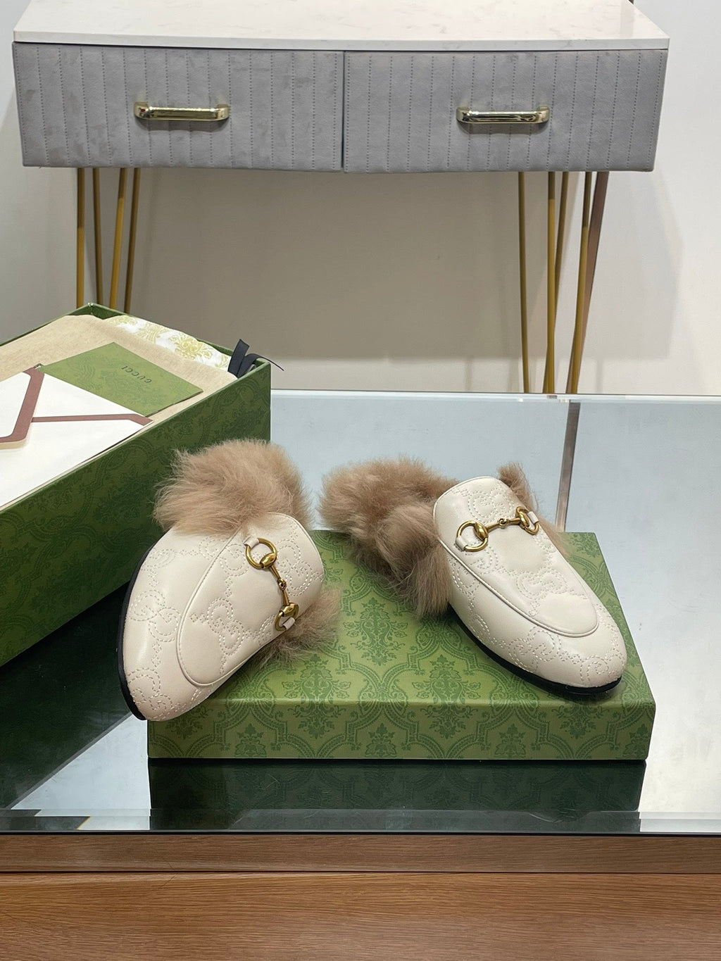 HORSEBIT MULE IN WHITE EMBOSSED CALFSKIN AND LAMB WOOL LINING