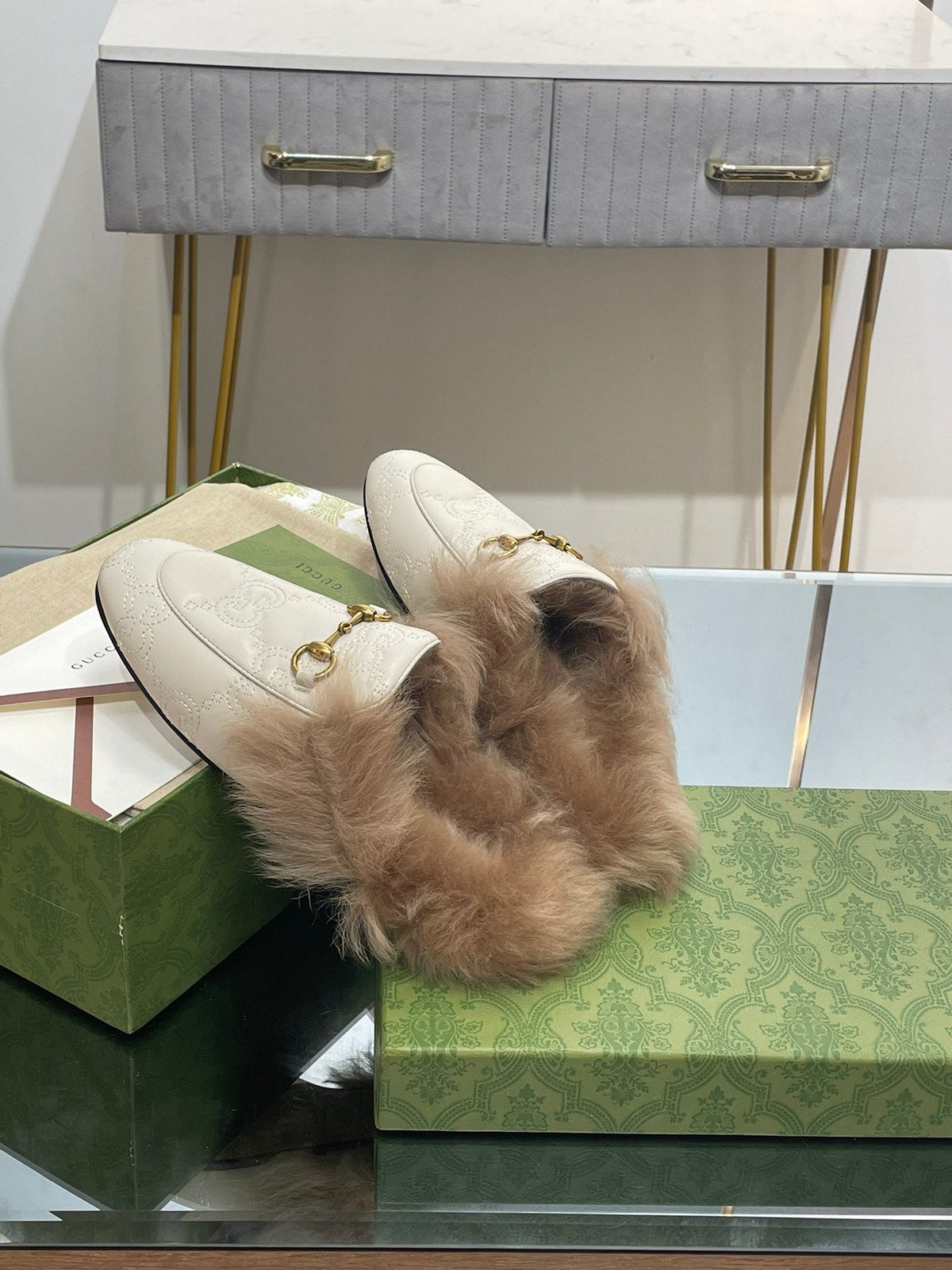 HORSEBIT MULE IN WHITE EMBOSSED CALFSKIN AND LAMB WOOL LINING
