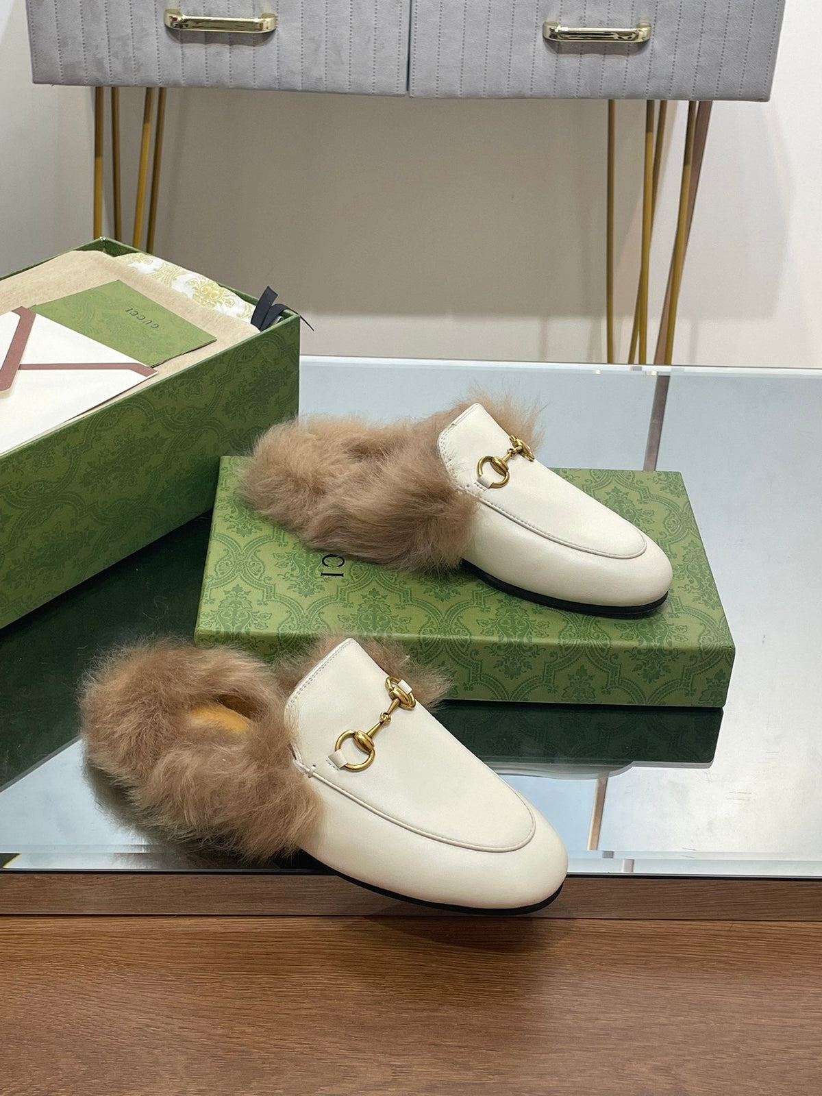 HORSEBIT MULE IN WHITE CALFSKIN AND LAMB WOOL LINING