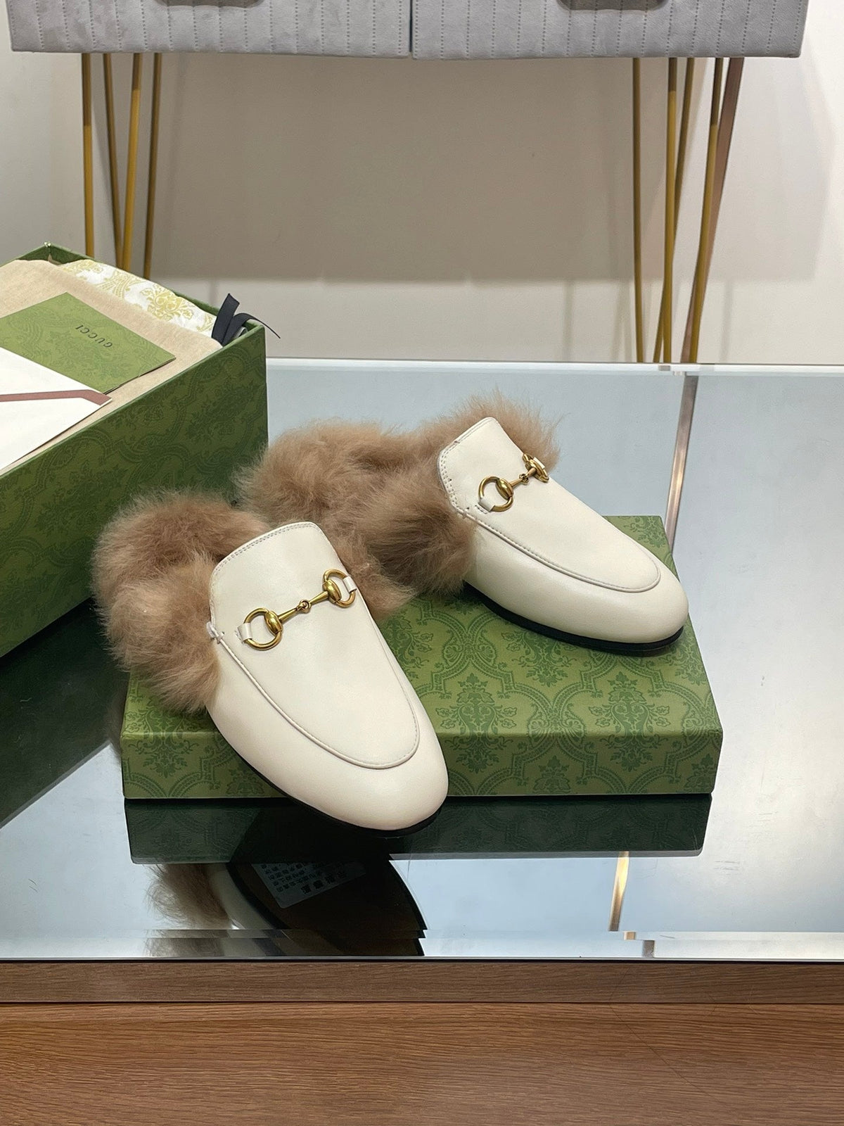 HORSEBIT MULE IN WHITE CALFSKIN AND LAMB WOOL LINING