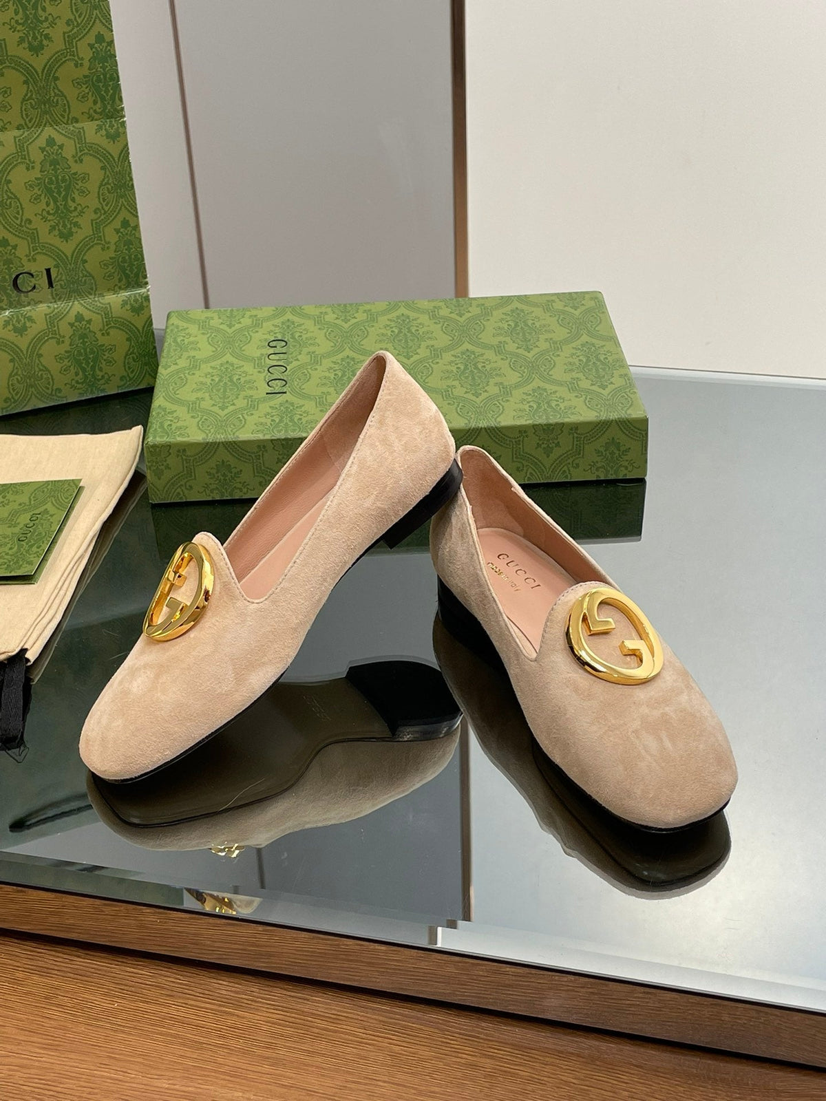 BLONDIE LOGO-PLAQUE LOAFERS IN ECRU BEIGE SUEDE