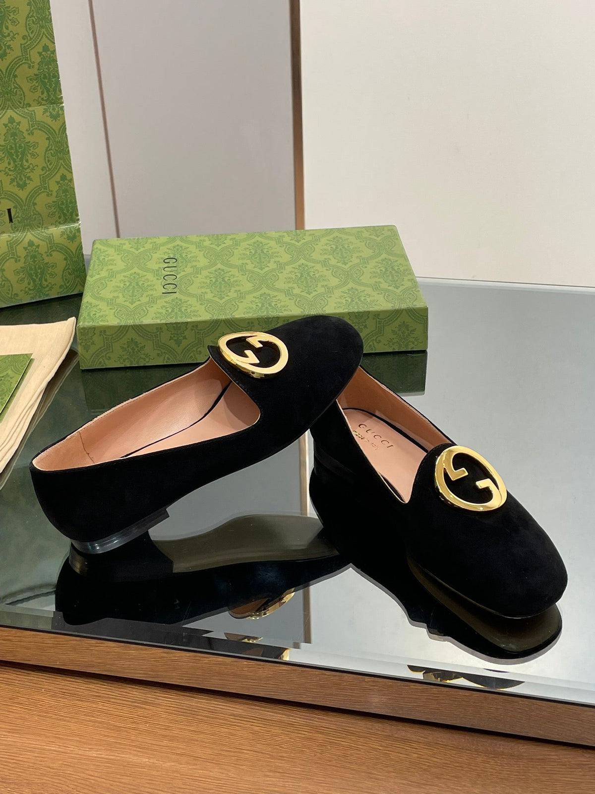BLONDIE LOGO-PLAQUE LOAFERS IN BLACK SUEDE