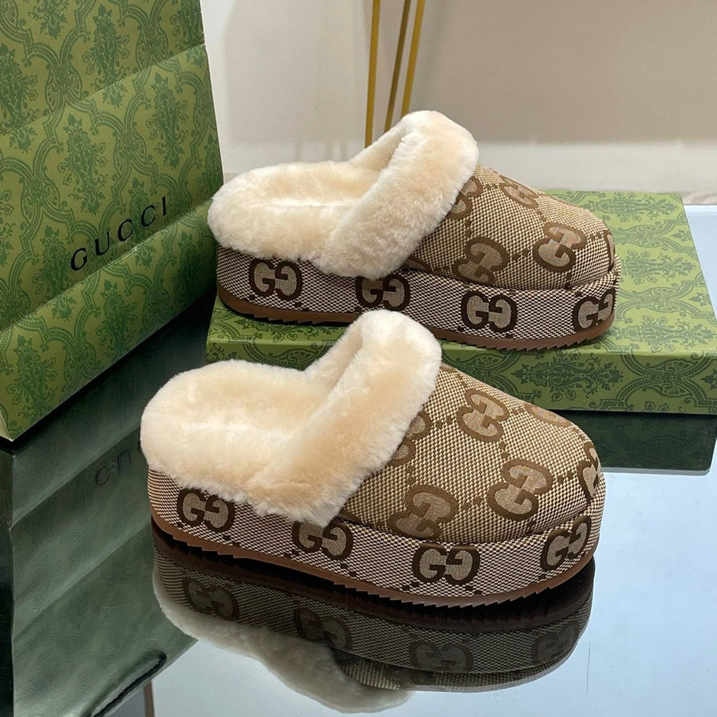 GG MOLLY MULE IN CAMEL BROWN MONOGRAM JACQUARD FABRIC AND SHEARLING LINING