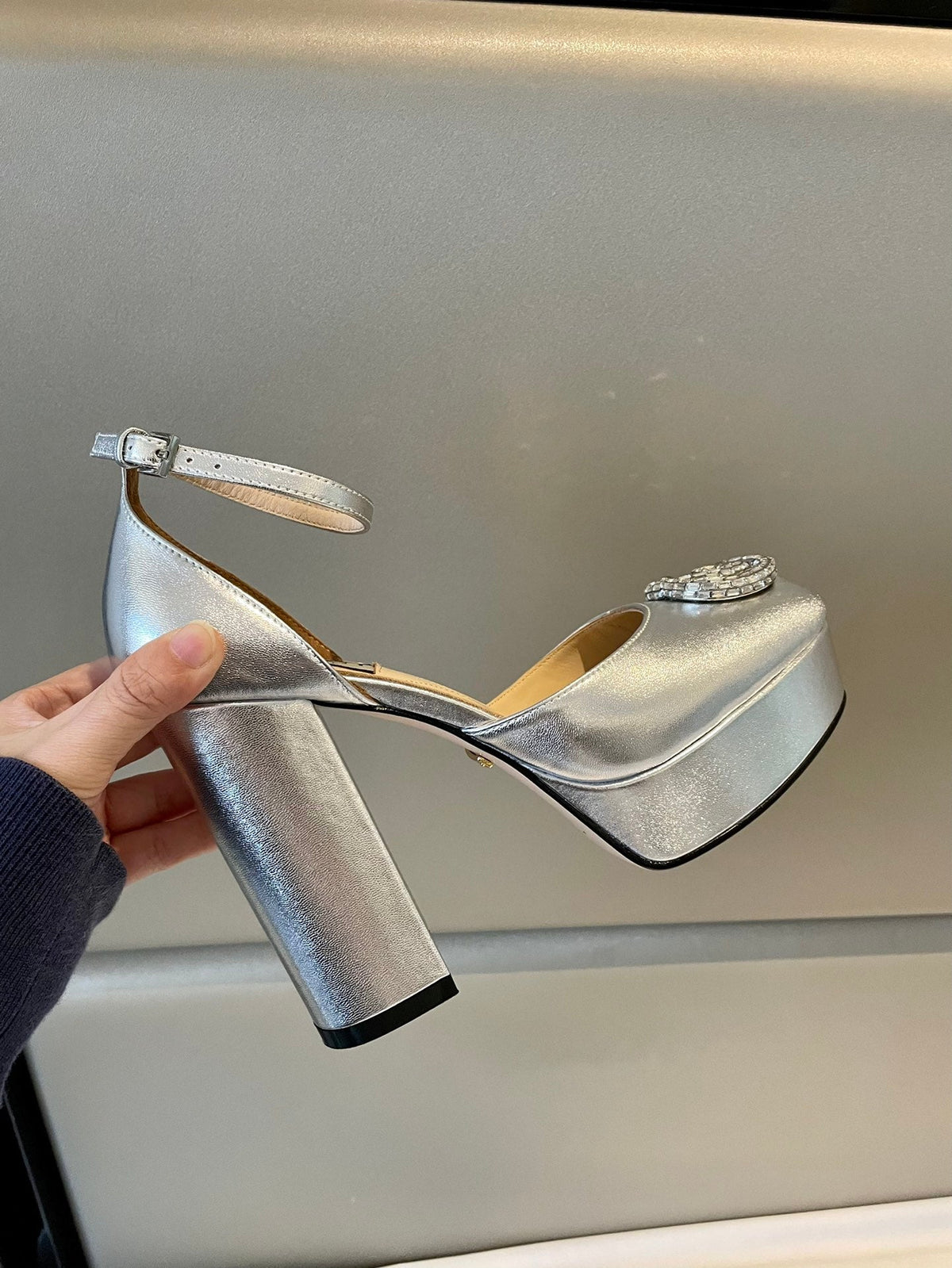 platform pump 12cm with double g silver metalic patent leather