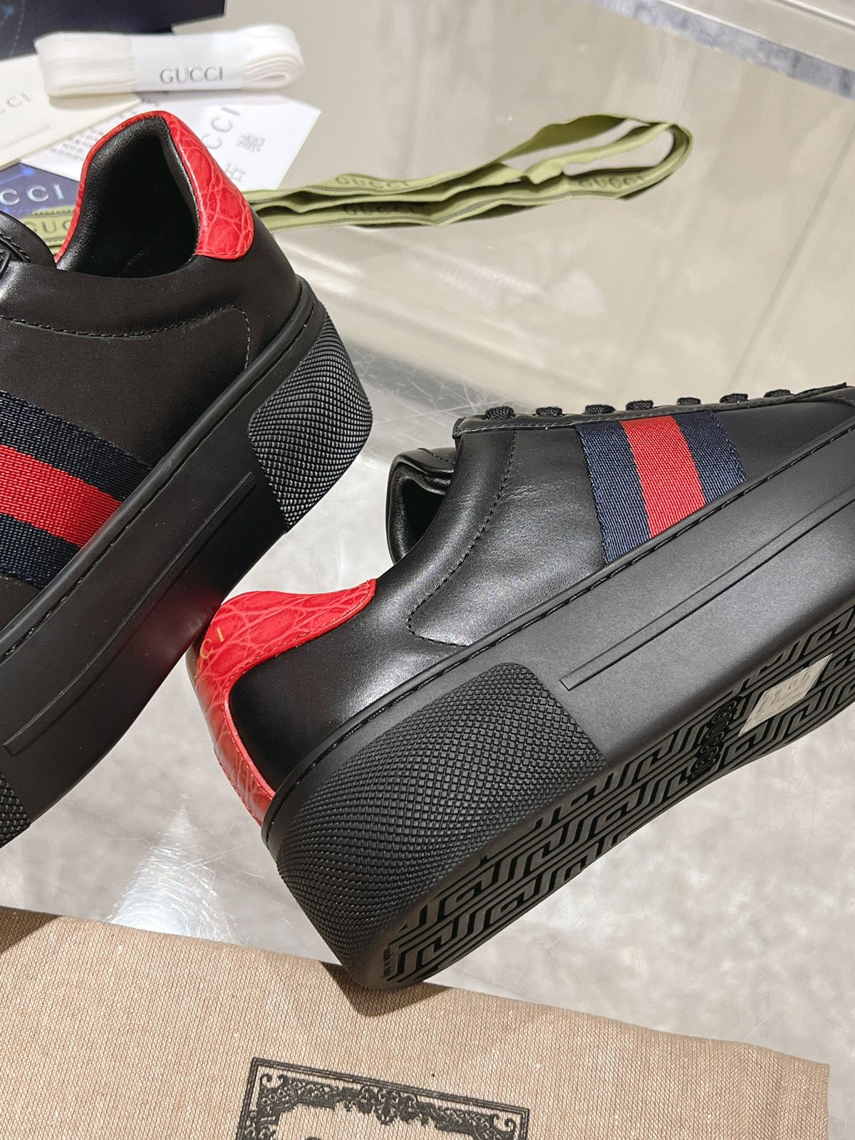 GG ACE 30 SUPREME TRAINER BLACK CALFSKIN