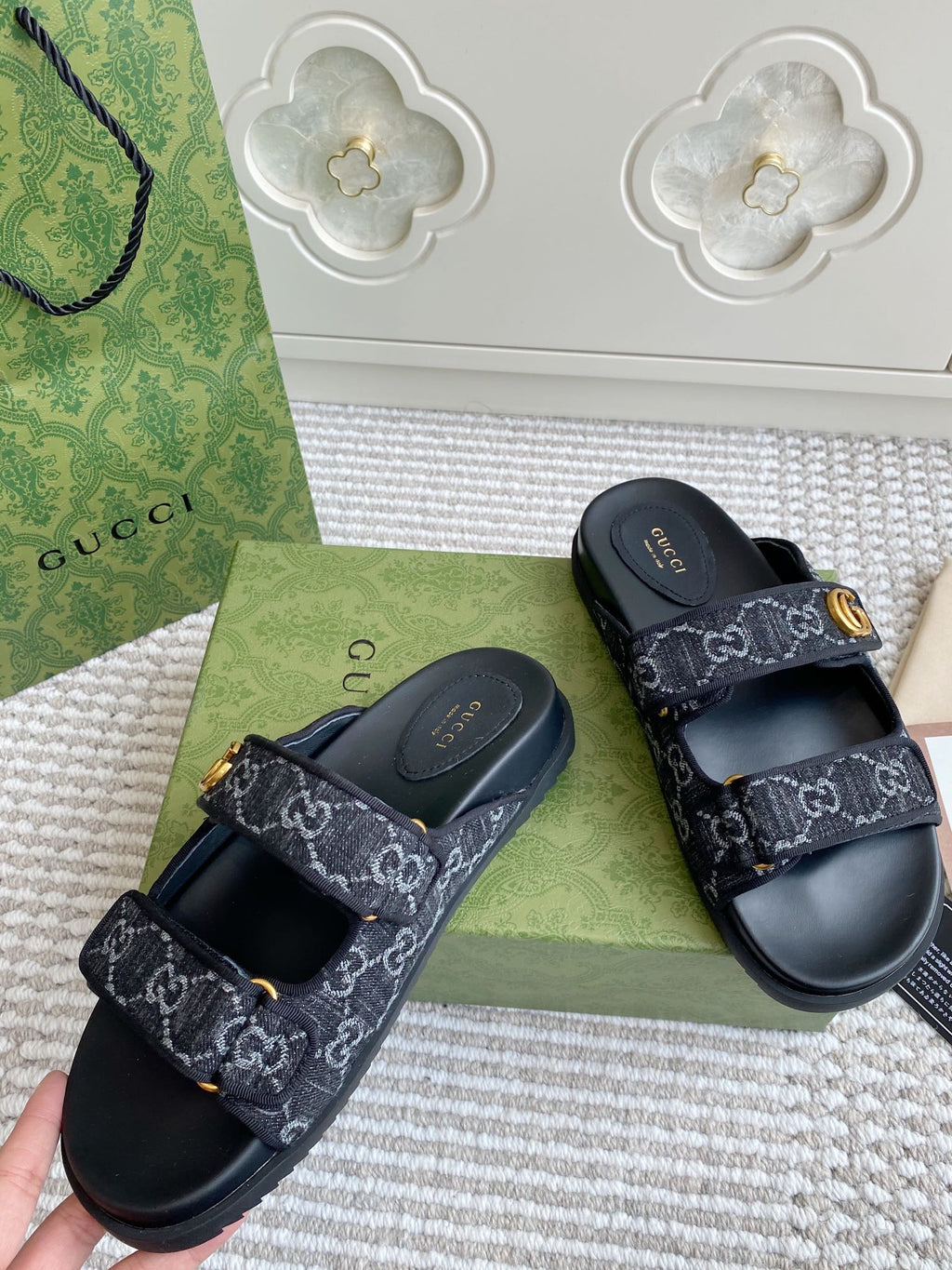 GC sandal with Double G Black Canvas Sheepskin 291017