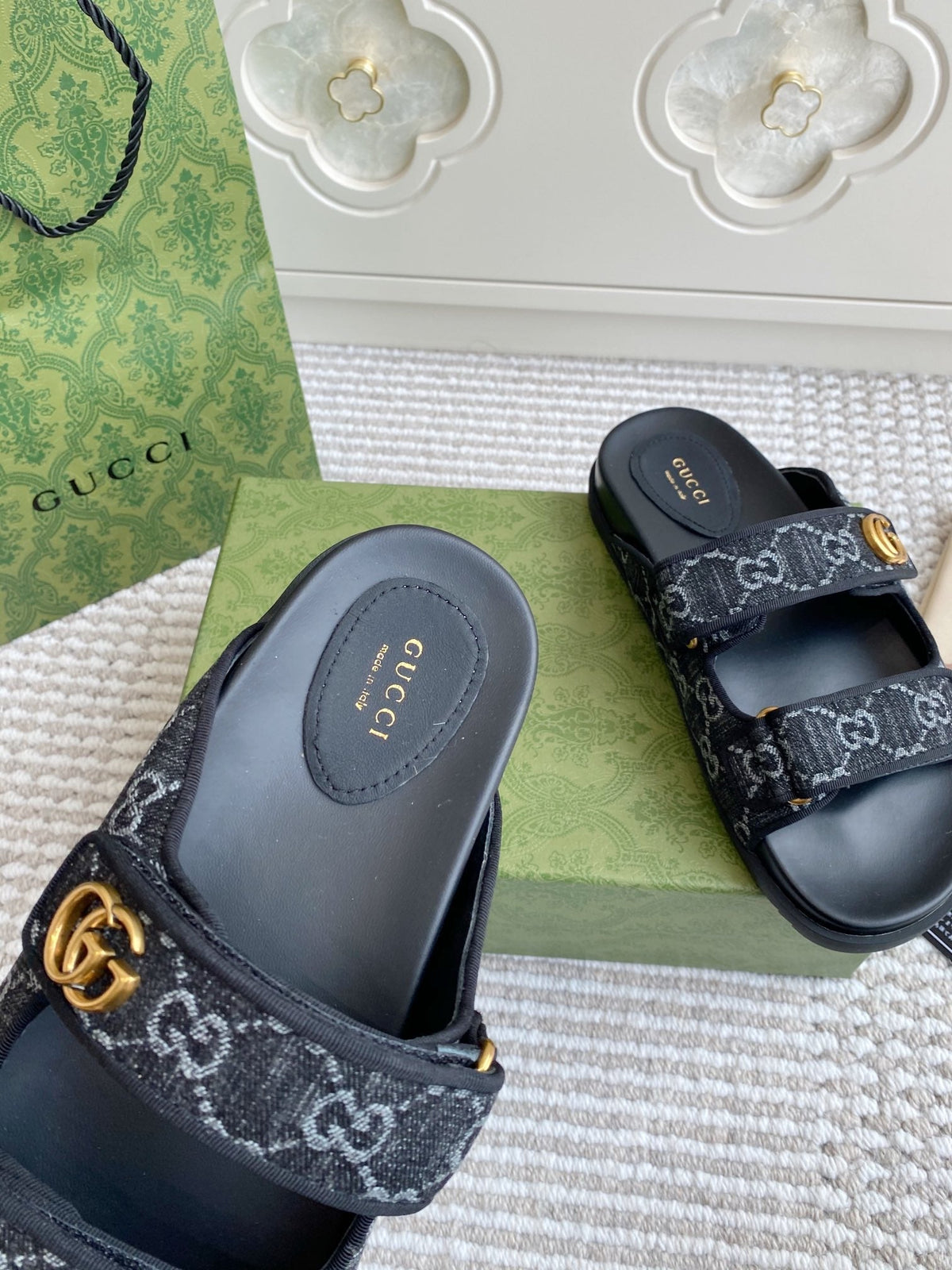 GC sandal with Double G Black Canvas Sheepskin 291017