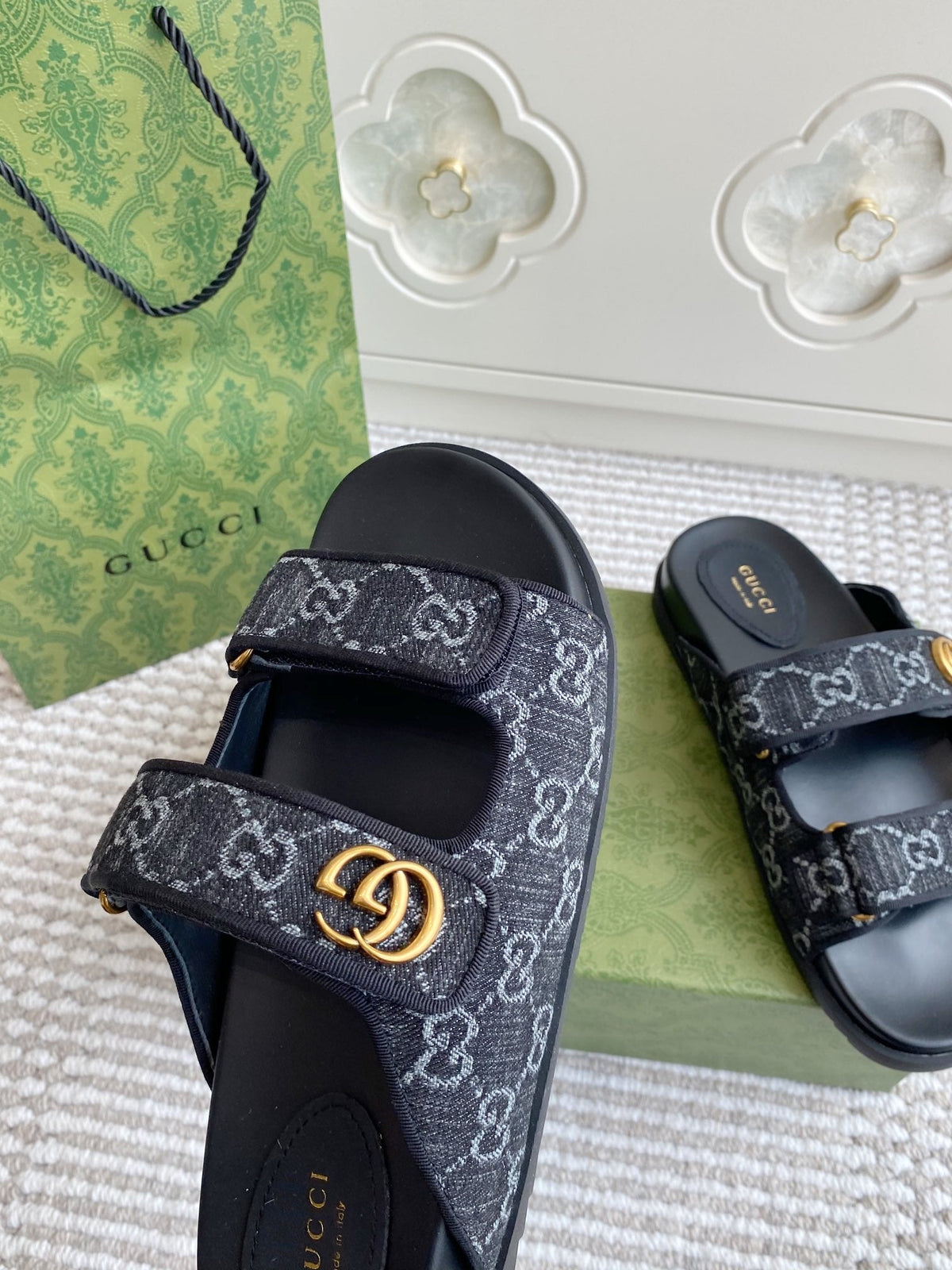 GC sandal with Double G Black Canvas Sheepskin 291017
