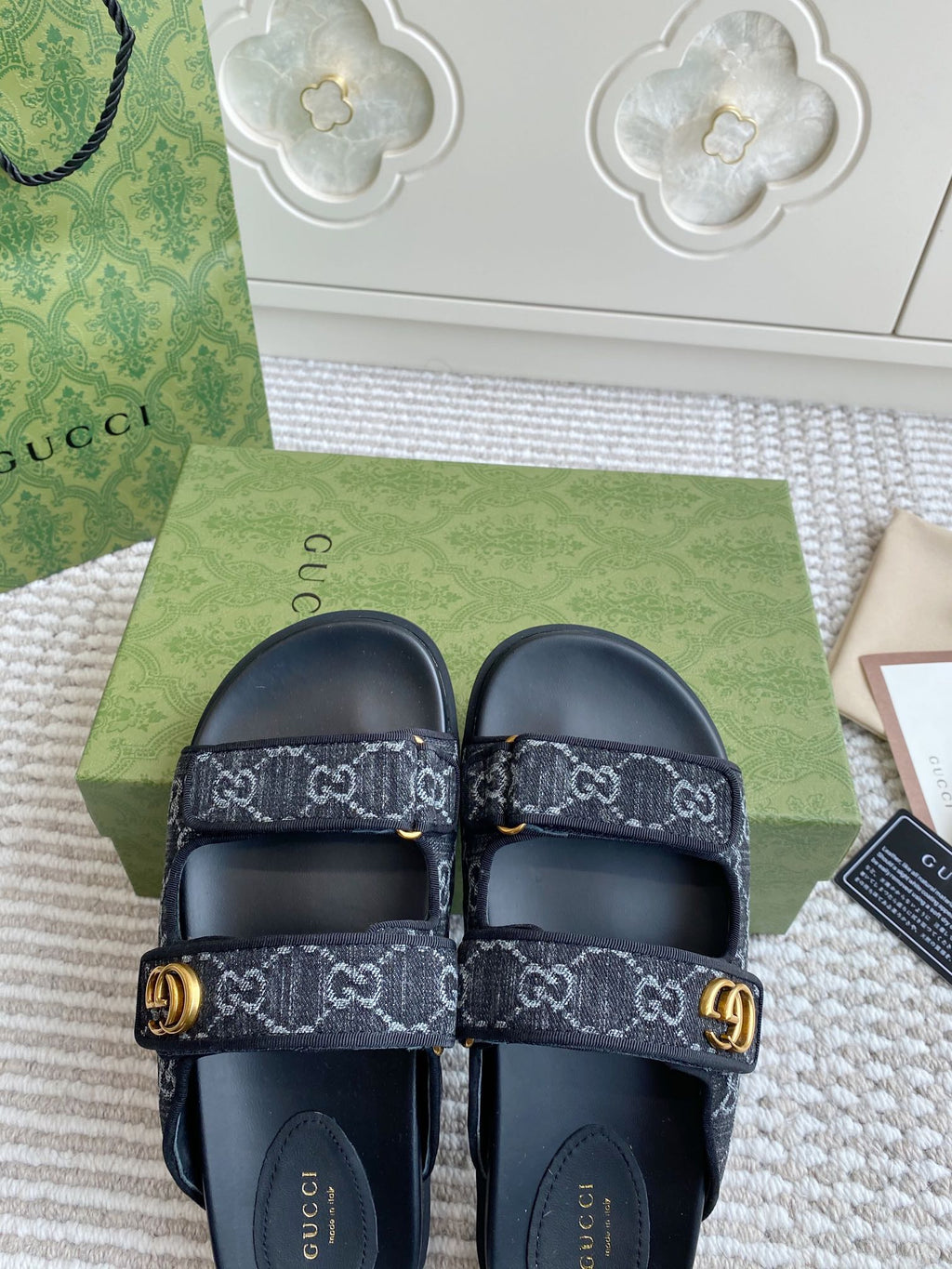 GC sandal with Double G Black Canvas Sheepskin 291017