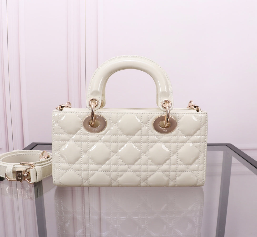 MEDIUM LADY D-JOY 26 WHITE LAMBSKIN