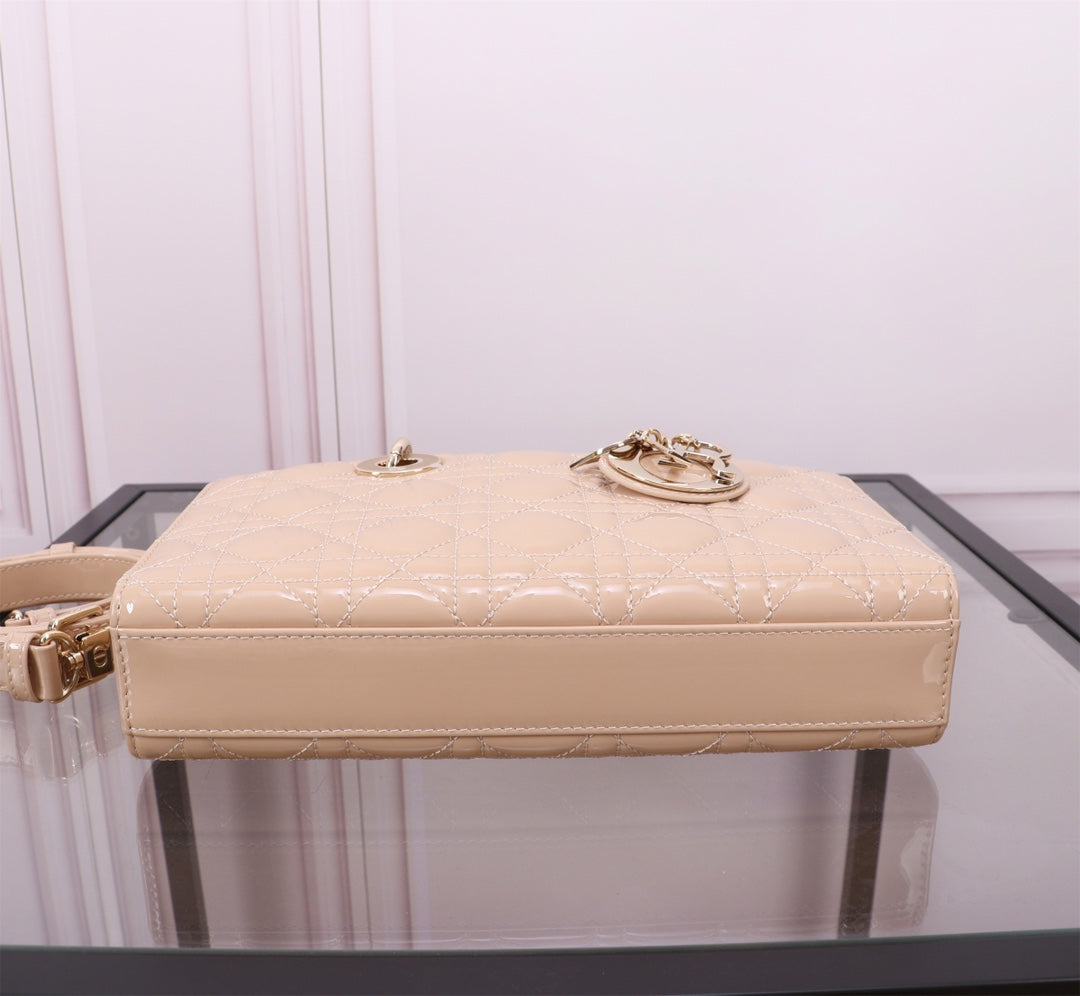 MEDIUM LADY D-JOY 26 BEIGE LAMBSKIN
