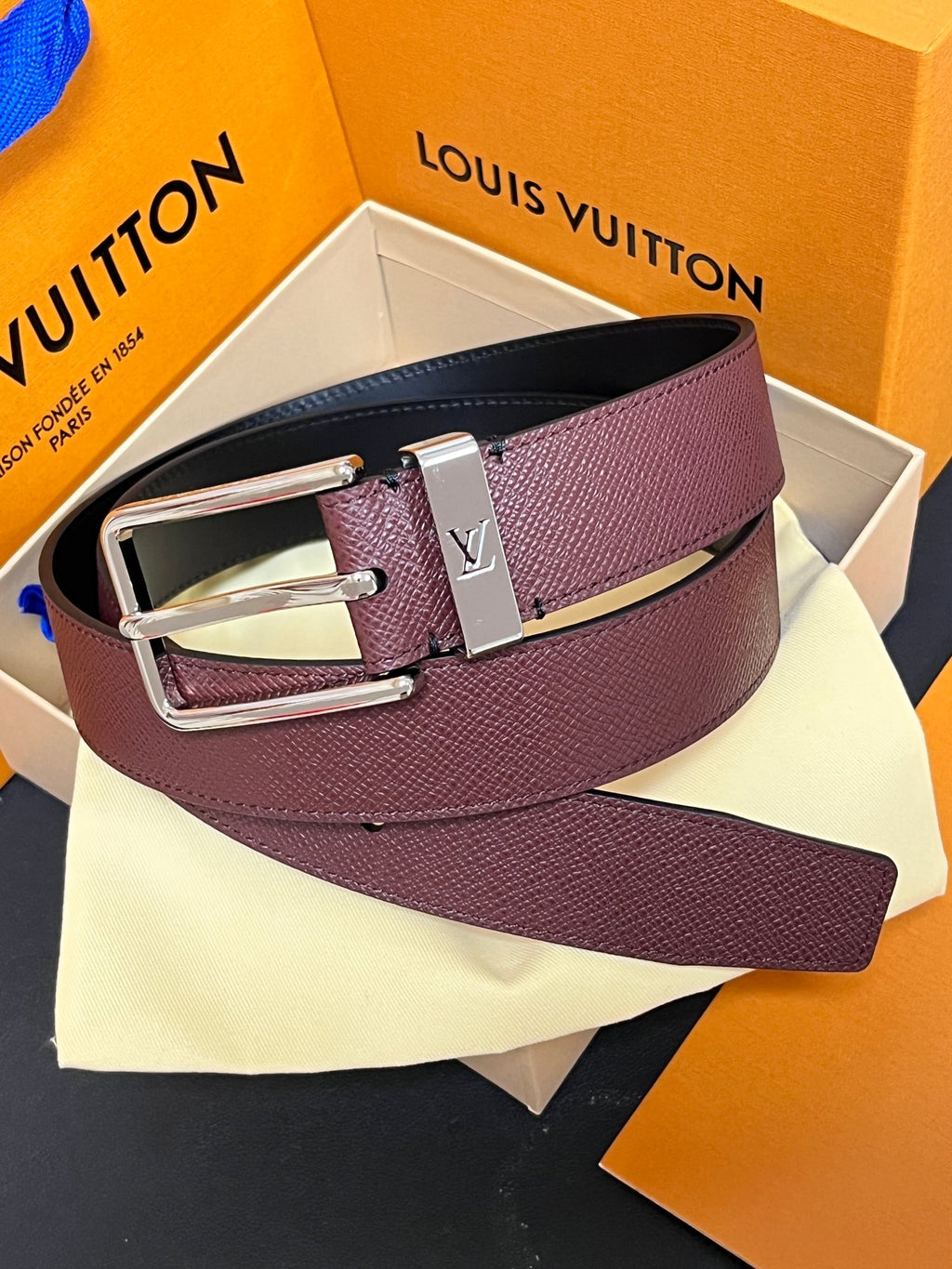Louis Vuitton Pont Neuf Belt Taiga Leather Bordeaux 35MM