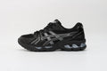 ASICS Unisex GEL-Kayano 14 "Black / Carrier Grey" (Black Silver Edition)