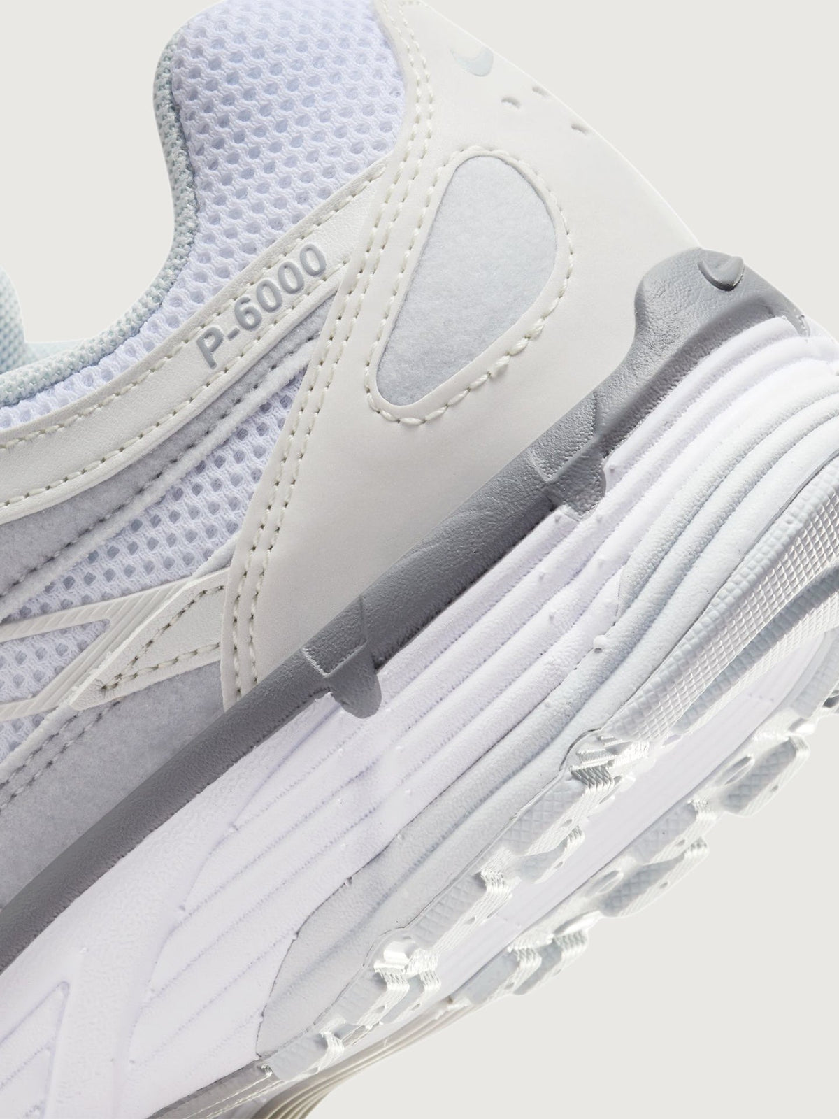 Nike P-6000 - Mtlc Summit White/White-Pure Platinum